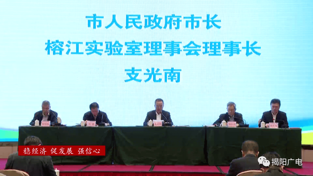 召开第二届理事会第一次会议。